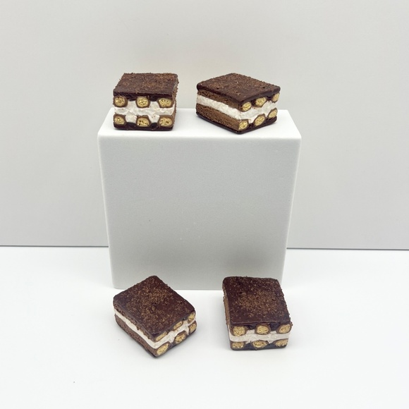 Tiramisu Place Card Holders – Set of 4 – Handmade Clay Mini Dessert Table Décor - Picture 2 of 16